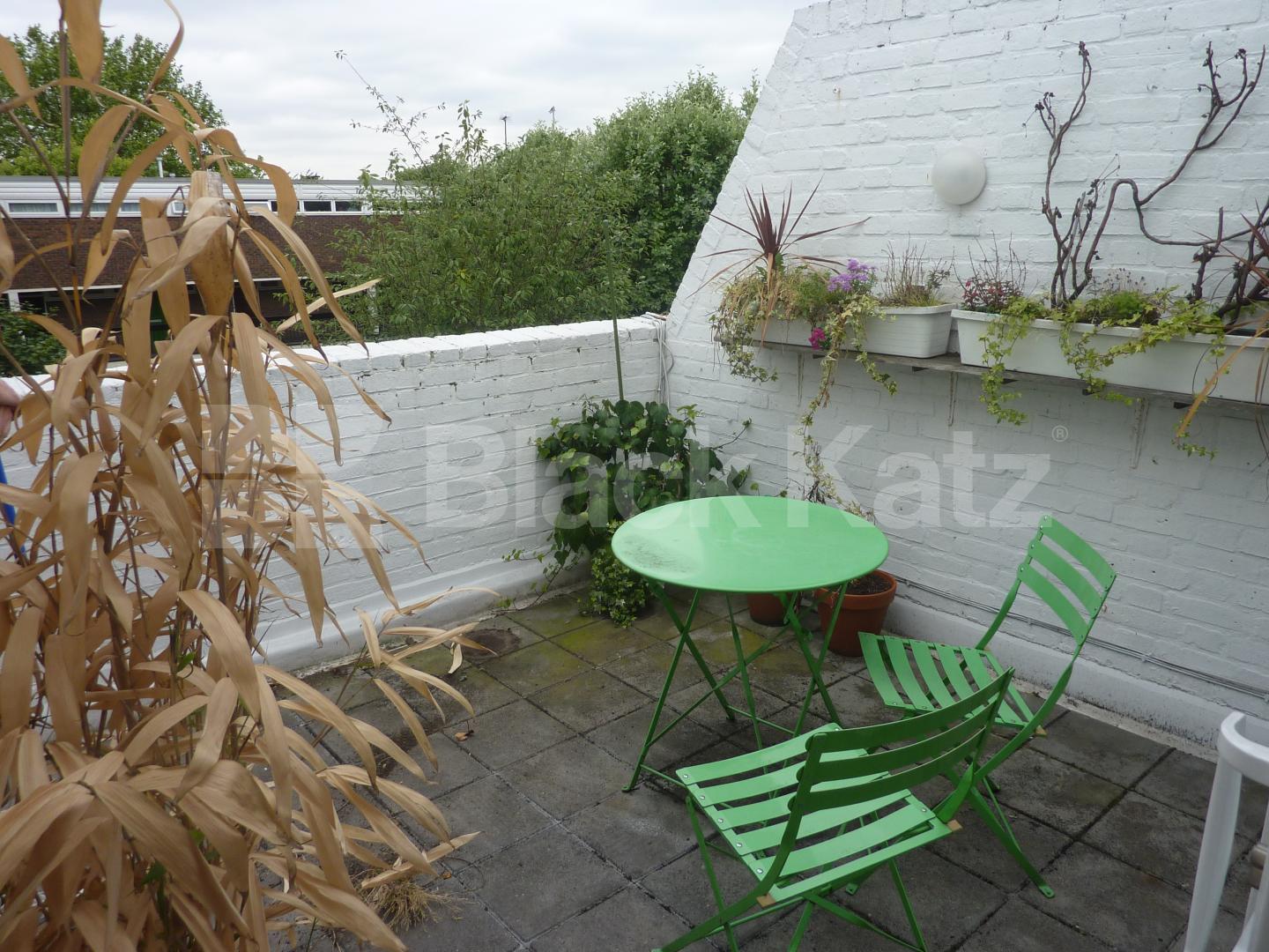 			NEW  INSTRUCTION, 2 Bedroom, 1 bath, 1 reception Flat			 Marlbrough Road, ARCHWAY